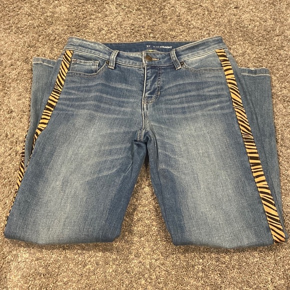New York & Company Denim - NY&C Slim Straight stretch Jeans
NWT ✨